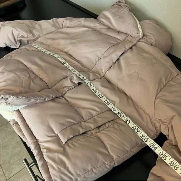HOT DEAL! BDG sherpa lining puffer jacket, blush pink, cropped, size S - Picture 4 of 17